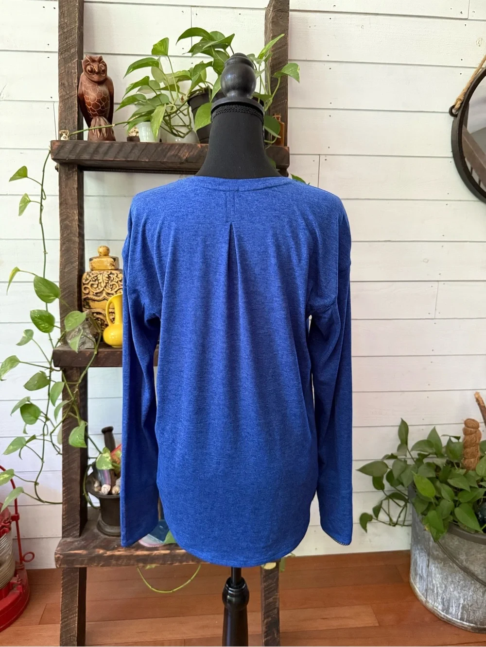 Avia: Classic Long-Sleeve Athletic Crewneck Top - Blue with Thumb Holes